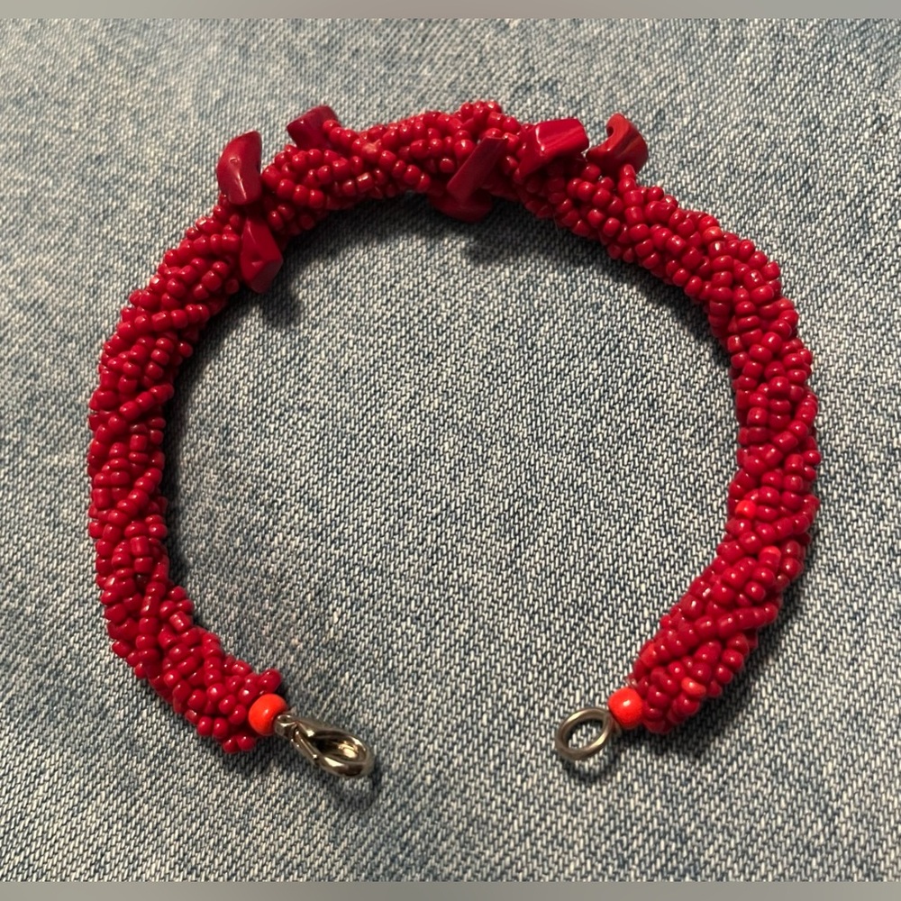 🌻 Crimson Beaded Bracelet – Excellent Condition ❤️